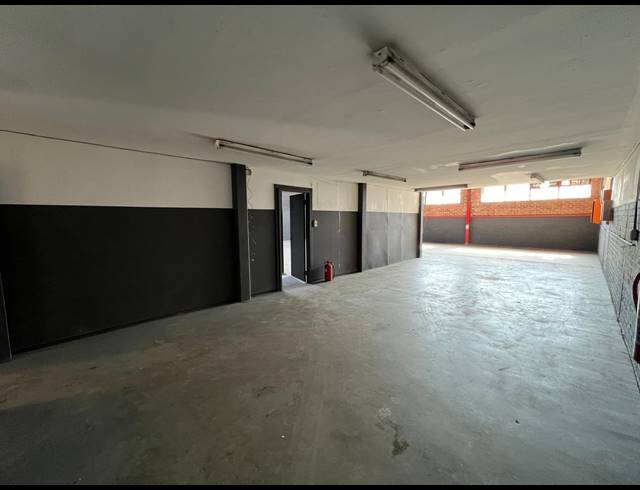 431M² WAREHOUSE TO LET IN STRIJDOMPARK